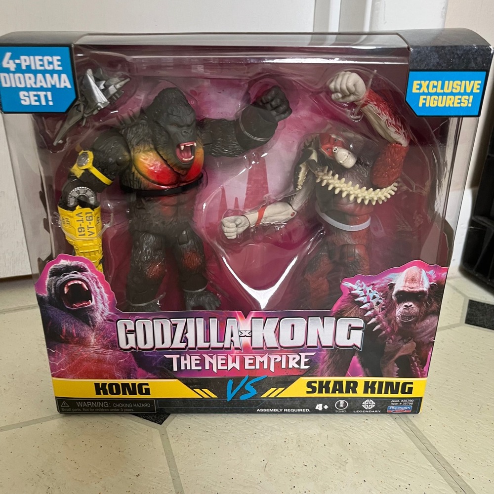 Godzilla x Kong The New Empire Kong vs Skar King 4-Piece Diorama Set Playmates